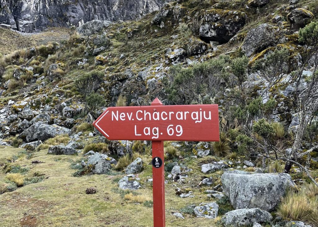 A red arrow sign with Laguna 69 written in the middle